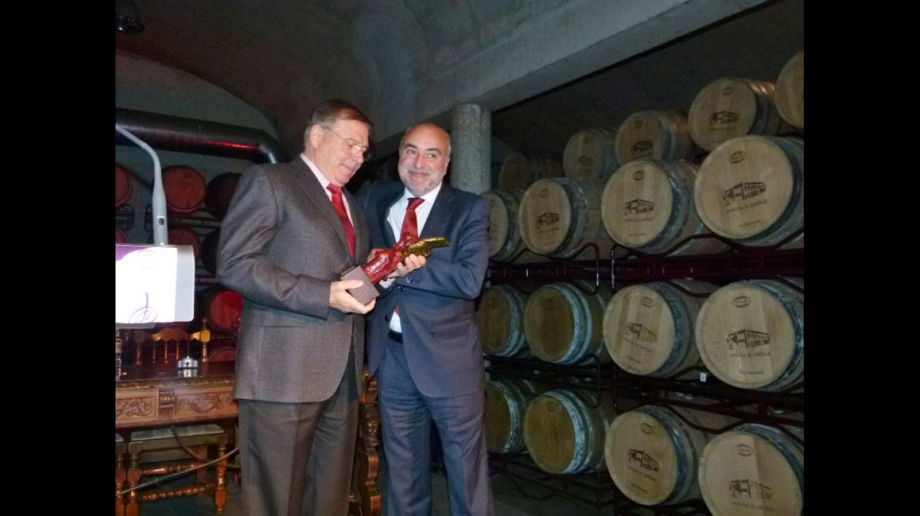 Monsalve recibe del premio "Alma del Vino" 2014