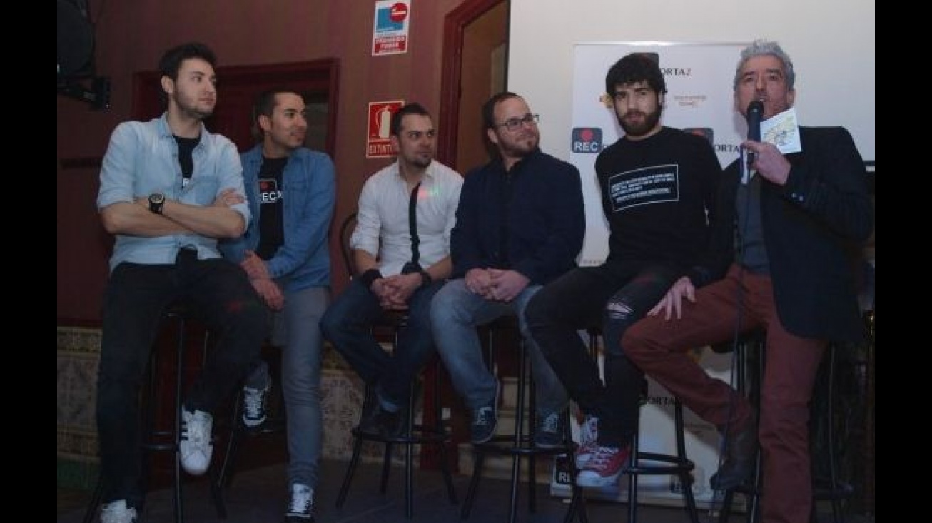 Sergio Pazos (a la derecha) durante el cine forum