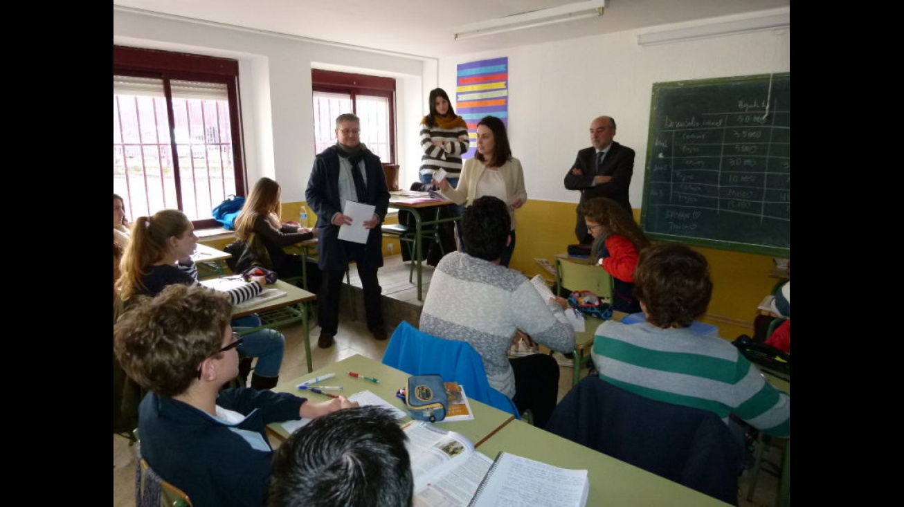 Momento de la presentación del carné VIP en una de las aulas