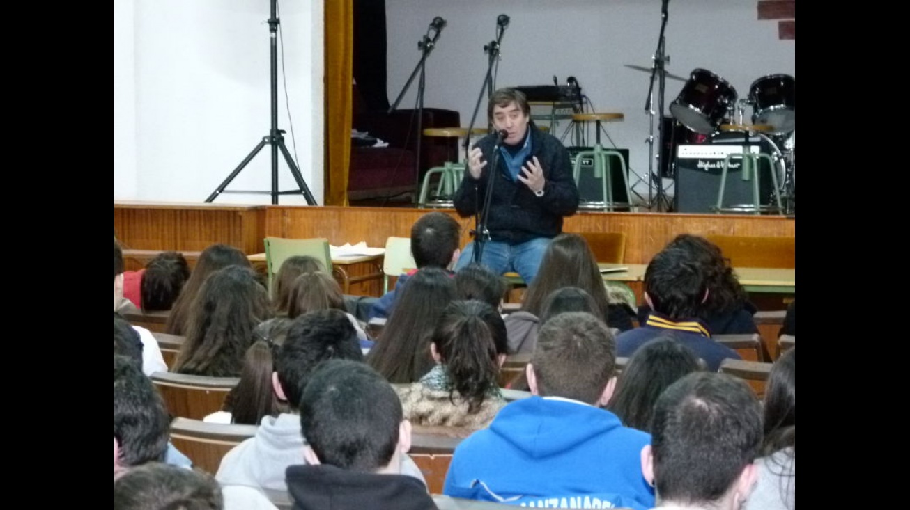 Luis García Montero en el IES Sotomayor