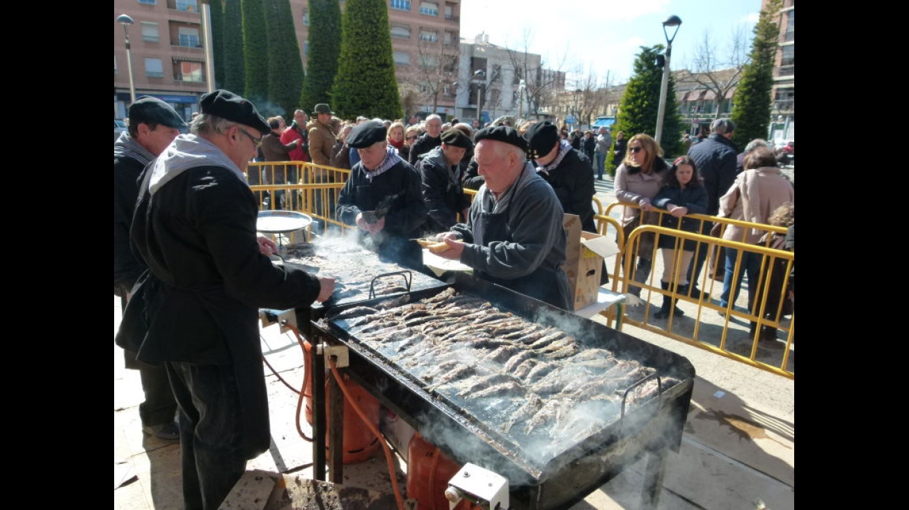 Sardinas a la plancha para todos en la mañana del miércoles de carnaval