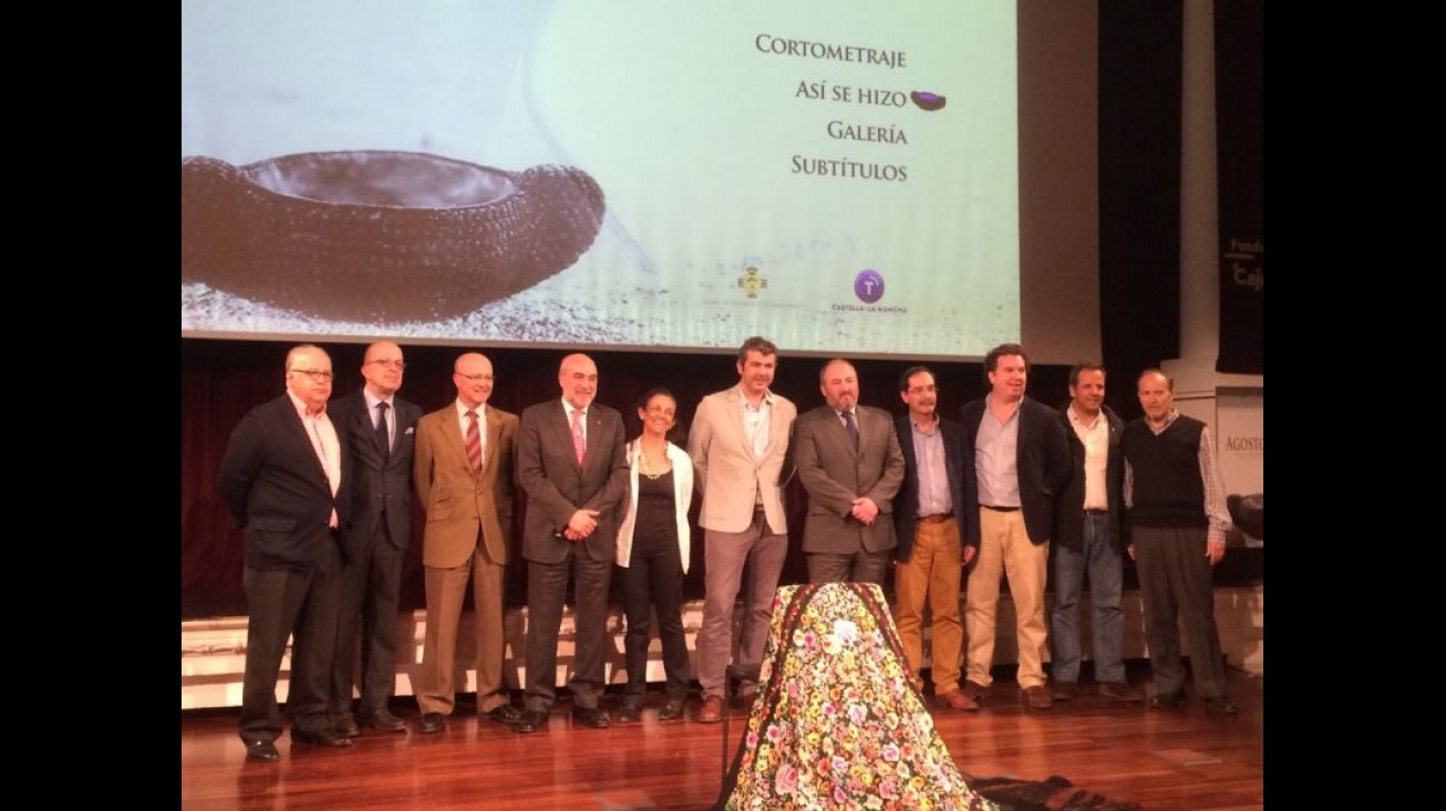 Foto de familia tras la presentación del corto en Sevilla