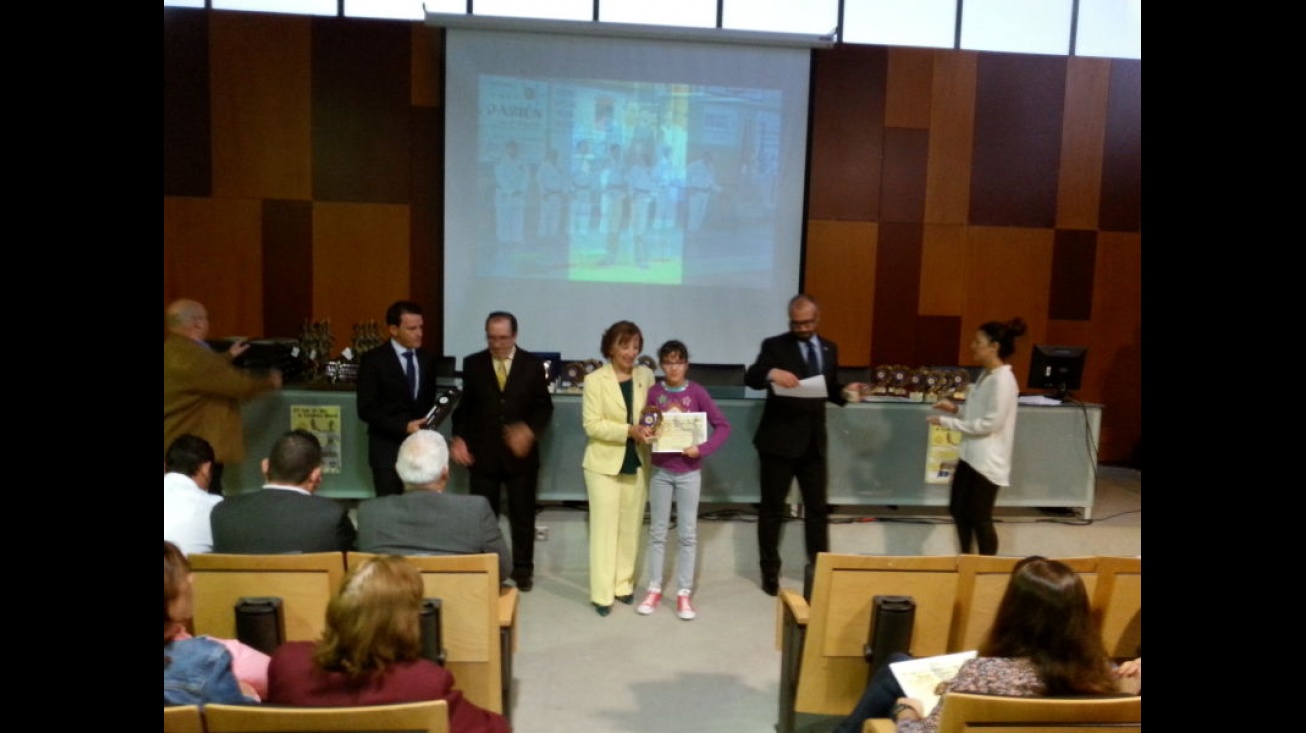 Yolanda Jiménez Nieto-Márquez, una de las premiadas, recoge su galardón en Toledo