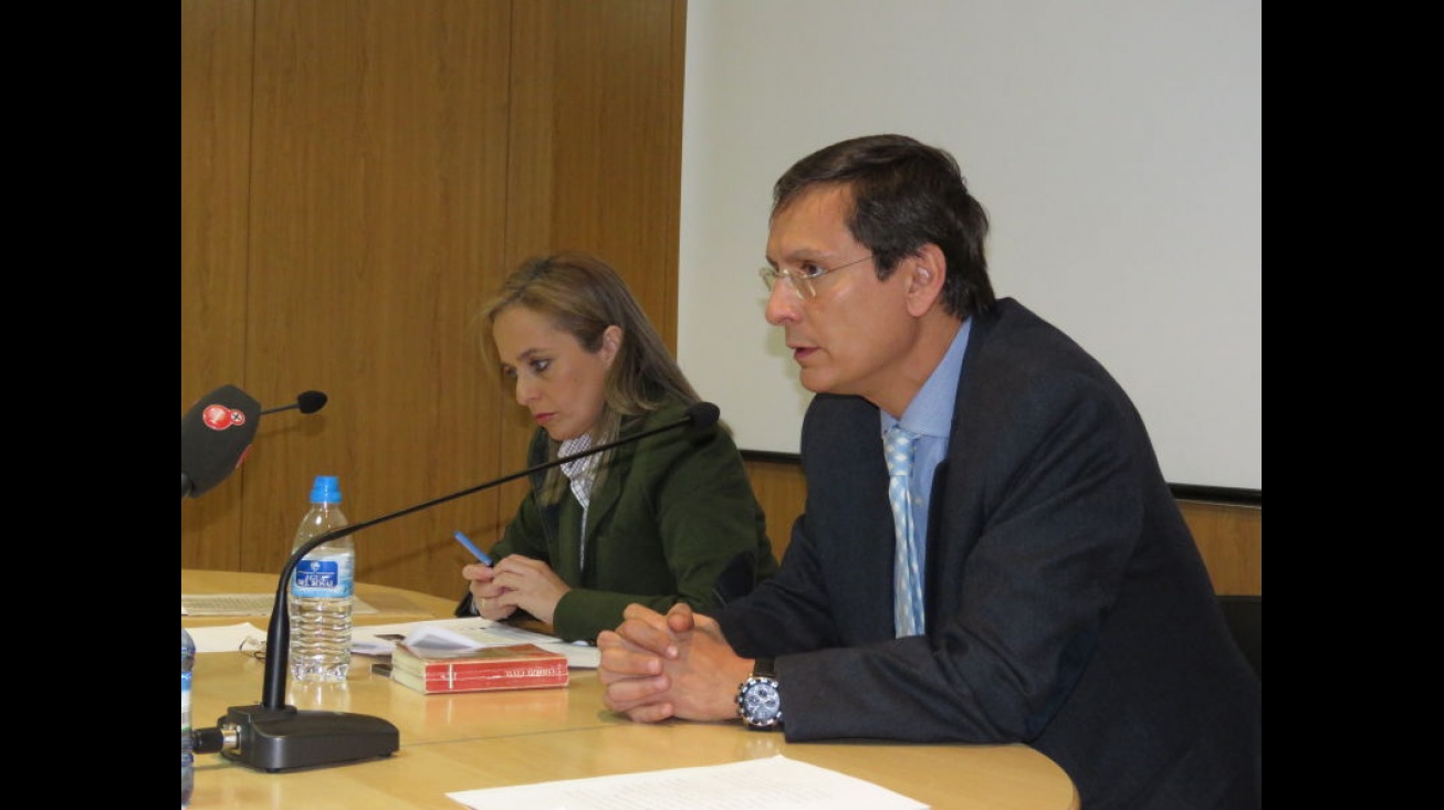 Marta Muñoz y Luis Enrique Mayorga durante la charla