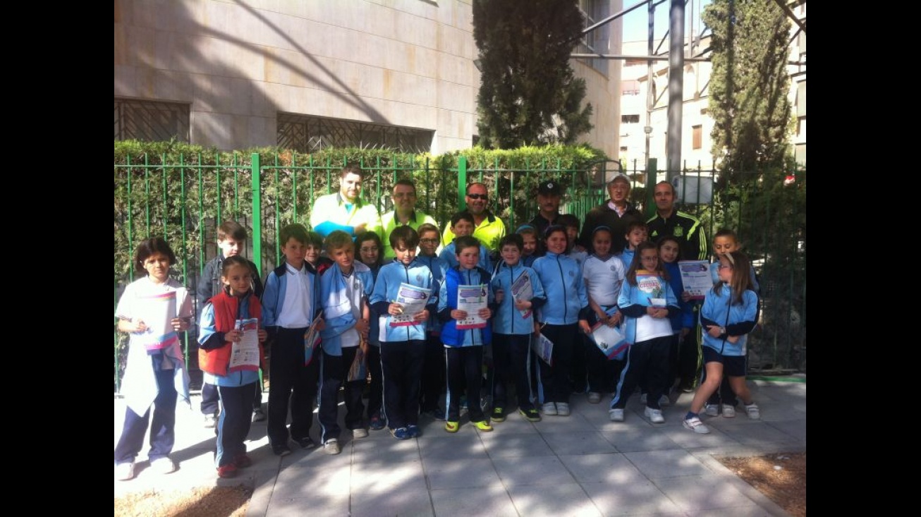 Un grupo de escolares en "Conoce tu ciudad"