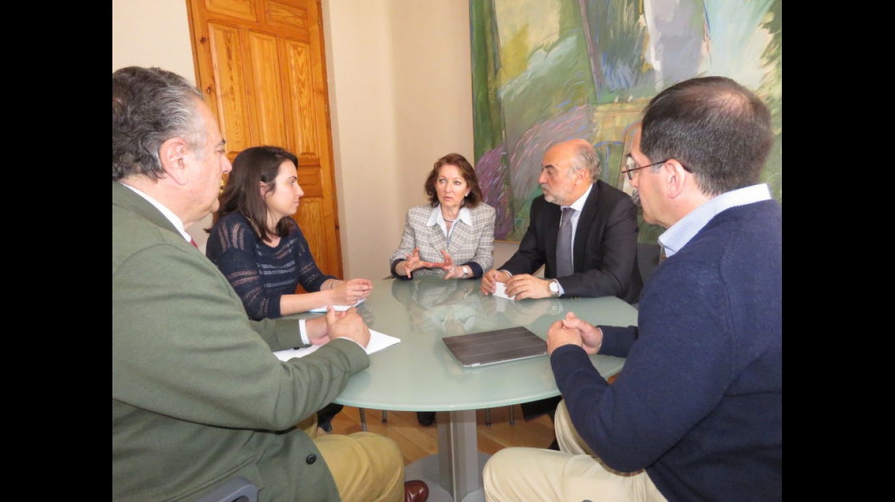 Momento de la reunión con la directora general