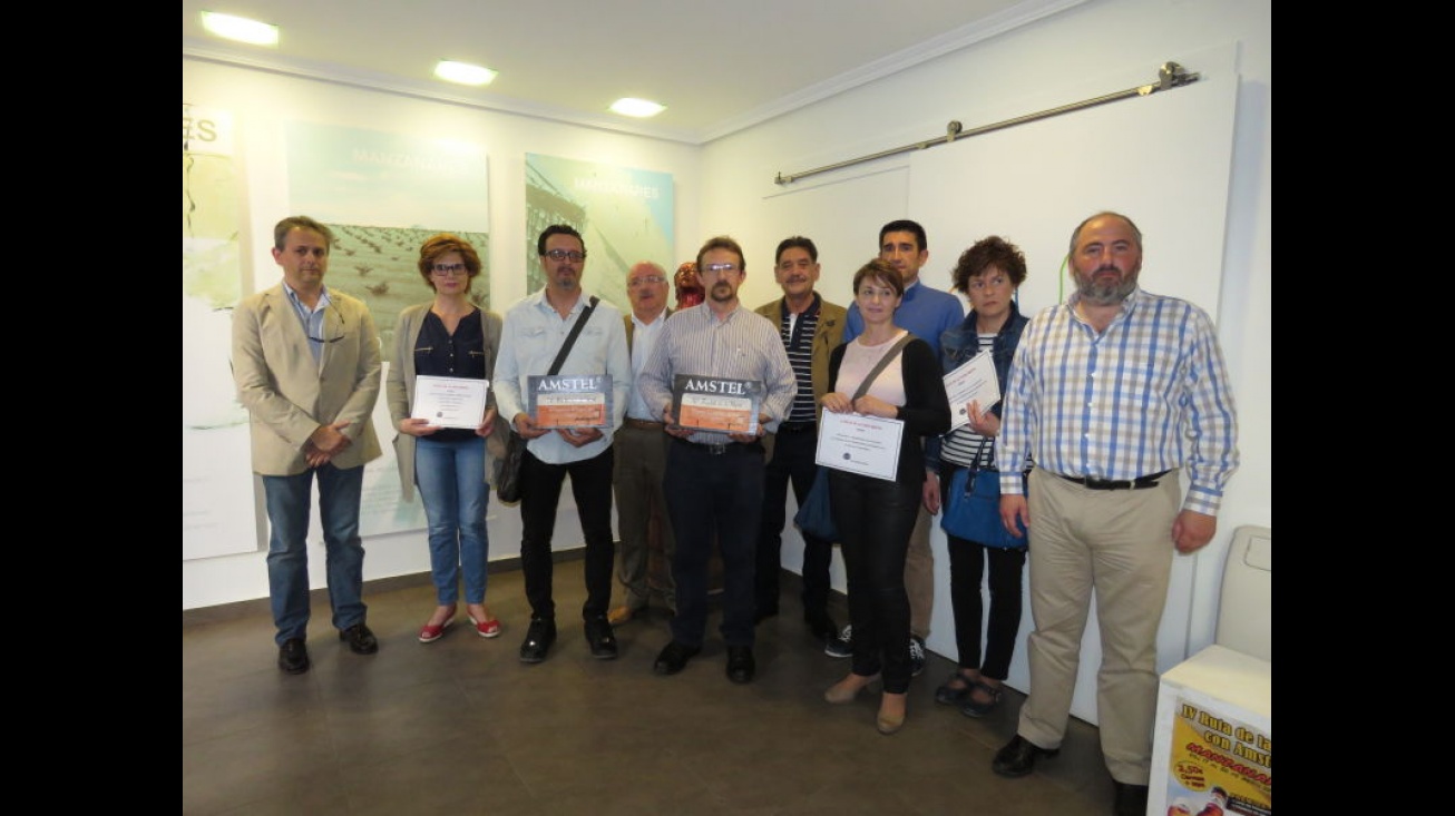 Foto conjunta de ganadores, organizadores y colaboradores