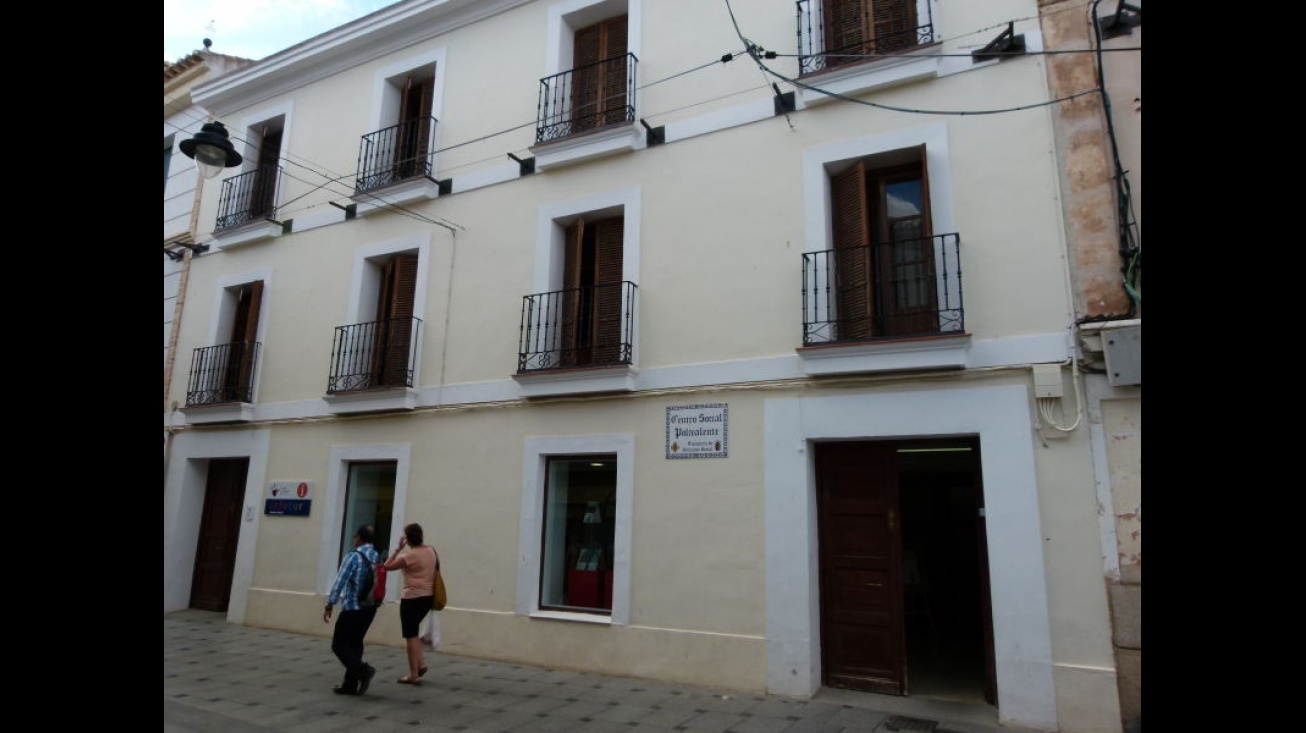 Fachada del Centro Social de la calle Empedrada