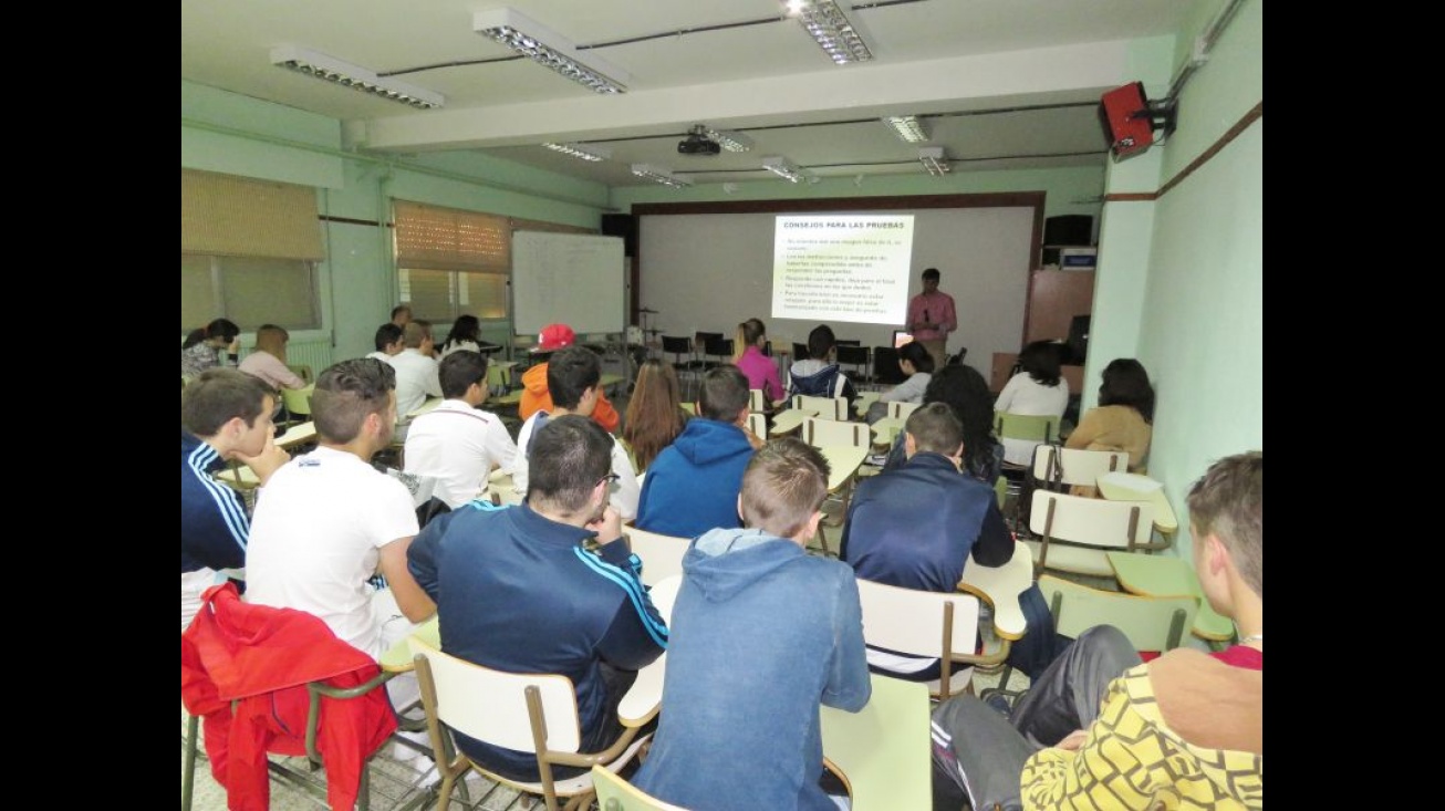 Charla de Jesús Ramón Marchan en el IES Azuer