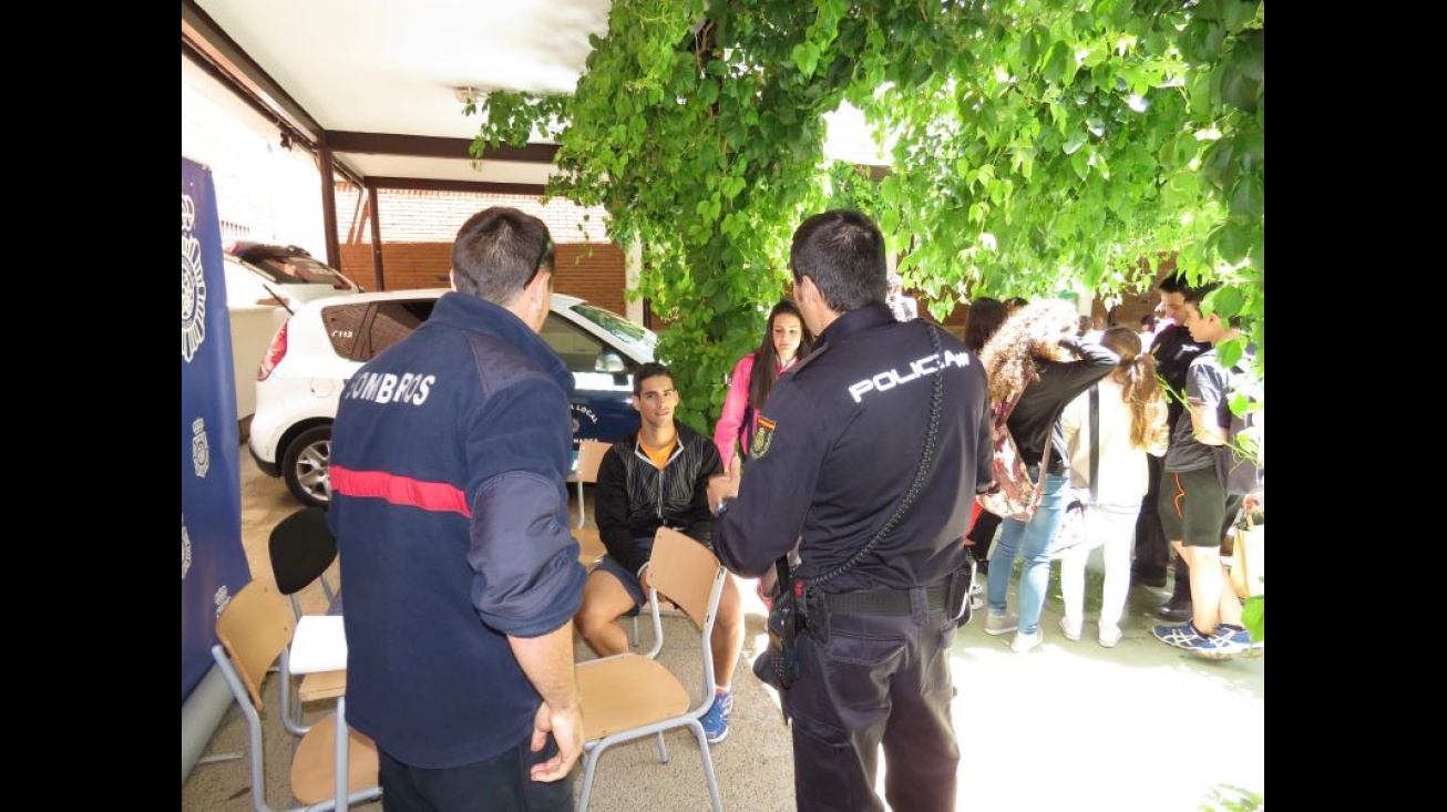 Algunos de los stands de la III Feria de las Profesiones