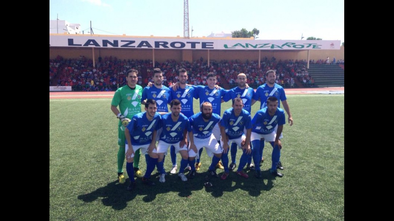 Once del Manzanares en Lanzarote: Rodri, Martín, Juanpe, José Carlos, Edu Olivares y Saavedra (de pie); Sevilla, Chule, Carlos Olivares, Raúl Castillo y Carlos Arroyo (agachados)