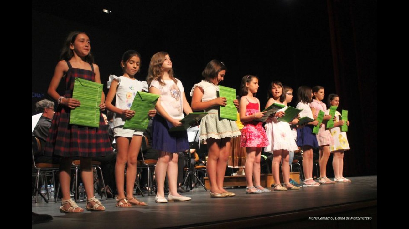 Ganadores del concurso de dibujo durante el Conciertazo