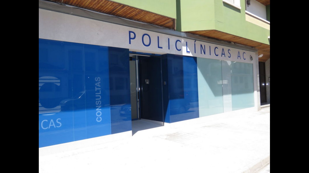 Entrada al área de consultas de la nueva policlínica