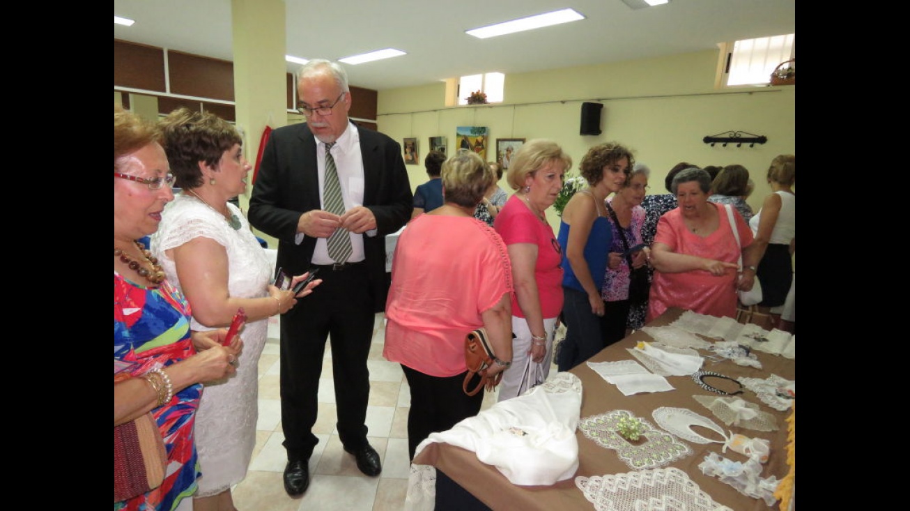 Visita a la exposición de las autoridades municipales