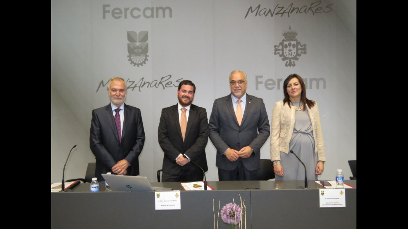 Nicolás Mata, secretario de FERCAM; Pablo Camacho, director; Julián Nieva, alcalde; e Isabel Díaz-Benito, concejala de Agricultura, en la presentación de FERCAM 2015