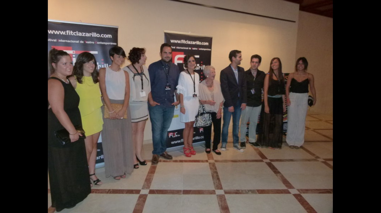 Equipo del festival 2014 con la veterana actriz Asunción Balaguer, que recibió el Premio Escena