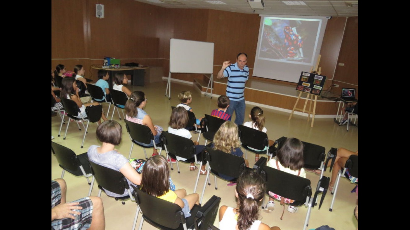 José Luis Olmo, durante el taller "El color en los animales"