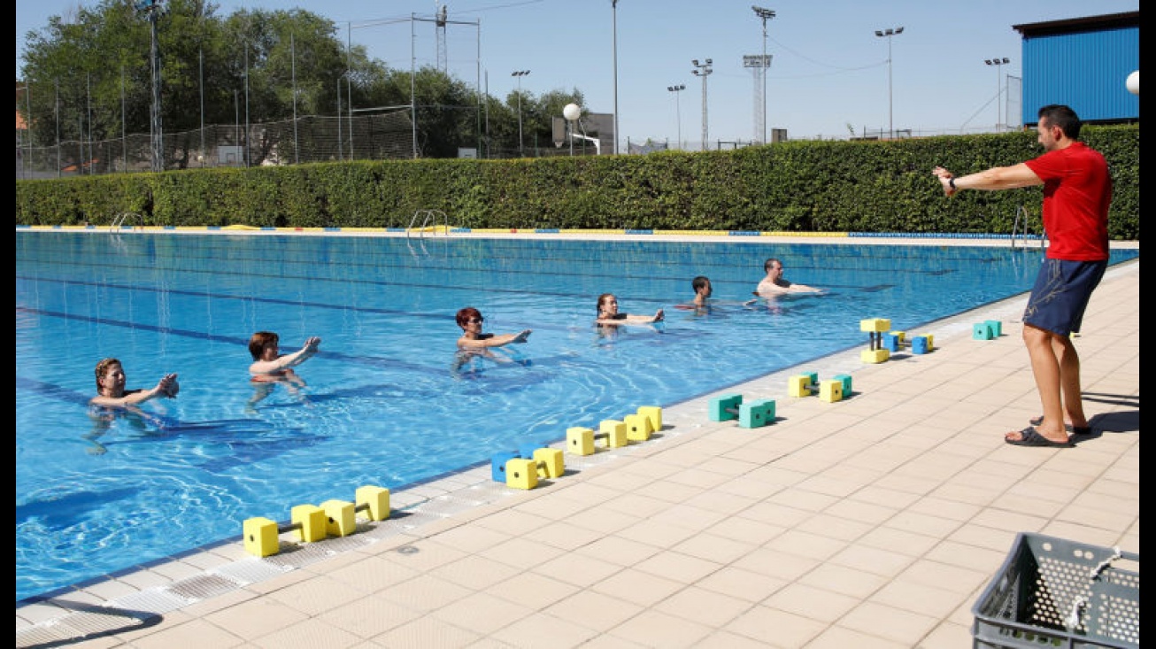 Los manzanareños practican aqua pilates