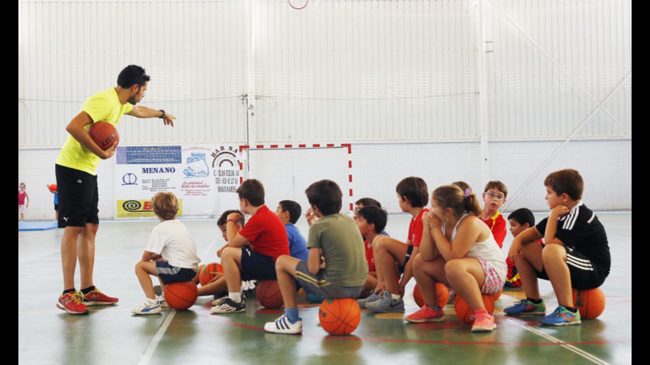 Los niños del campus en el pabellón del Nuevo Manzanares