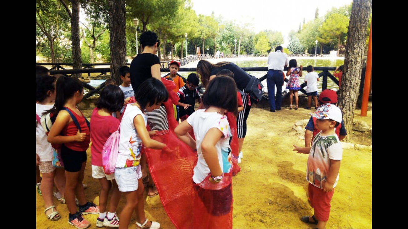 Los niños de la ludoteca en la visita al Parque del Polígono de Manzanares