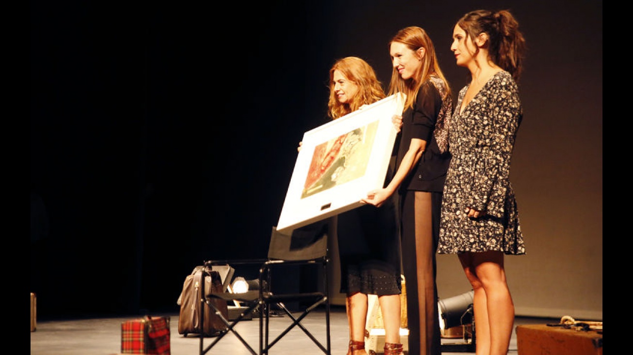 Lola Baldrich, Verónica Larios y Míriam Rodríguez en la entrega del Premio Escena