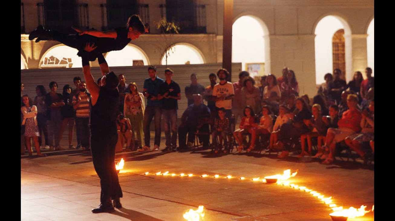 Espectáculo de fuego de Purpurina Circus en la Plaza de la Constitución