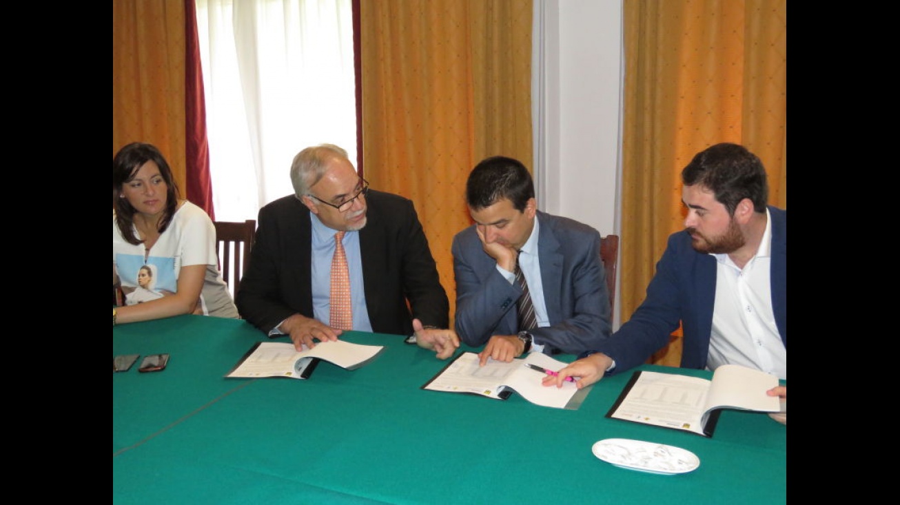 Momento de la reunión con el consejero de Agricultura