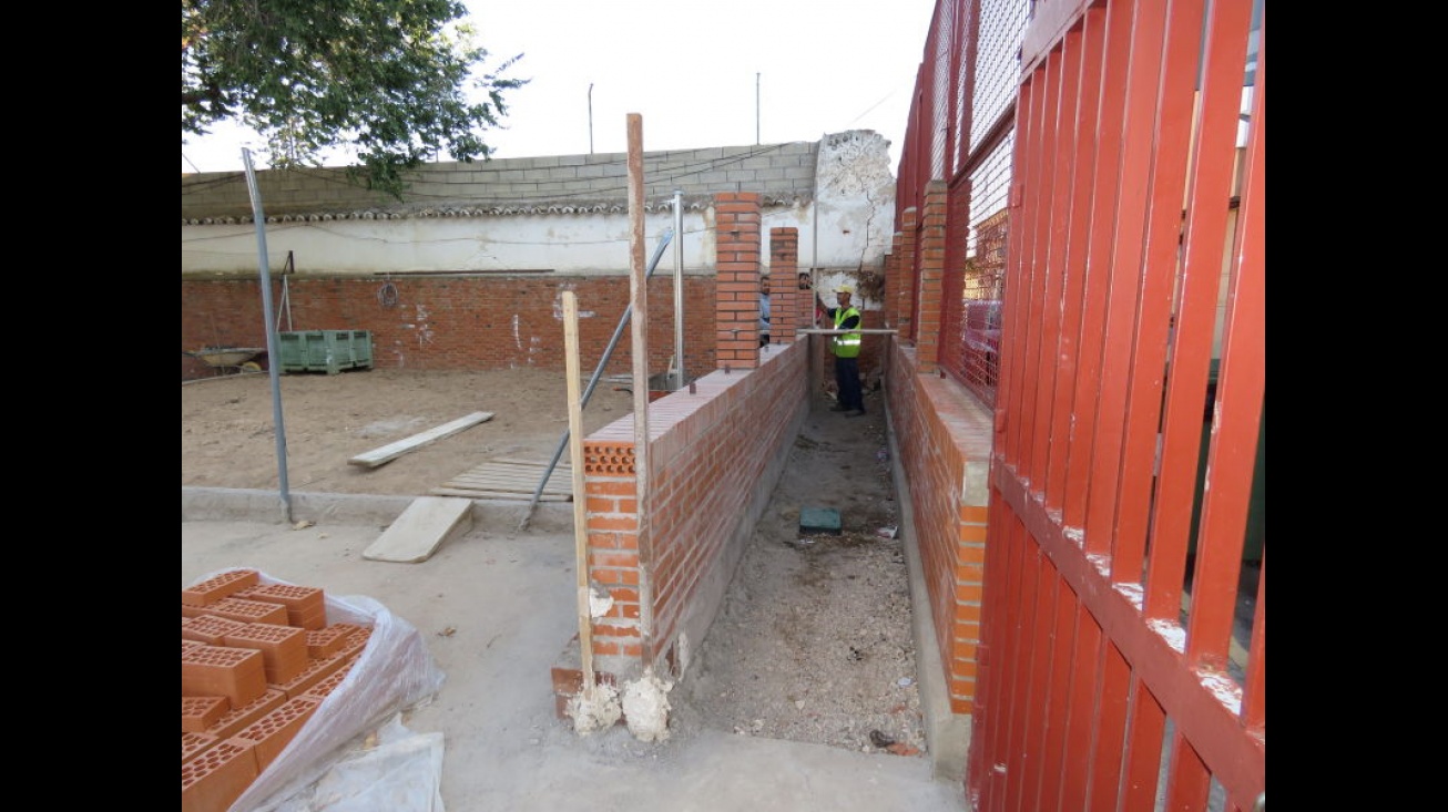 Obras del nuevo vallado del colegio "Altagracia"