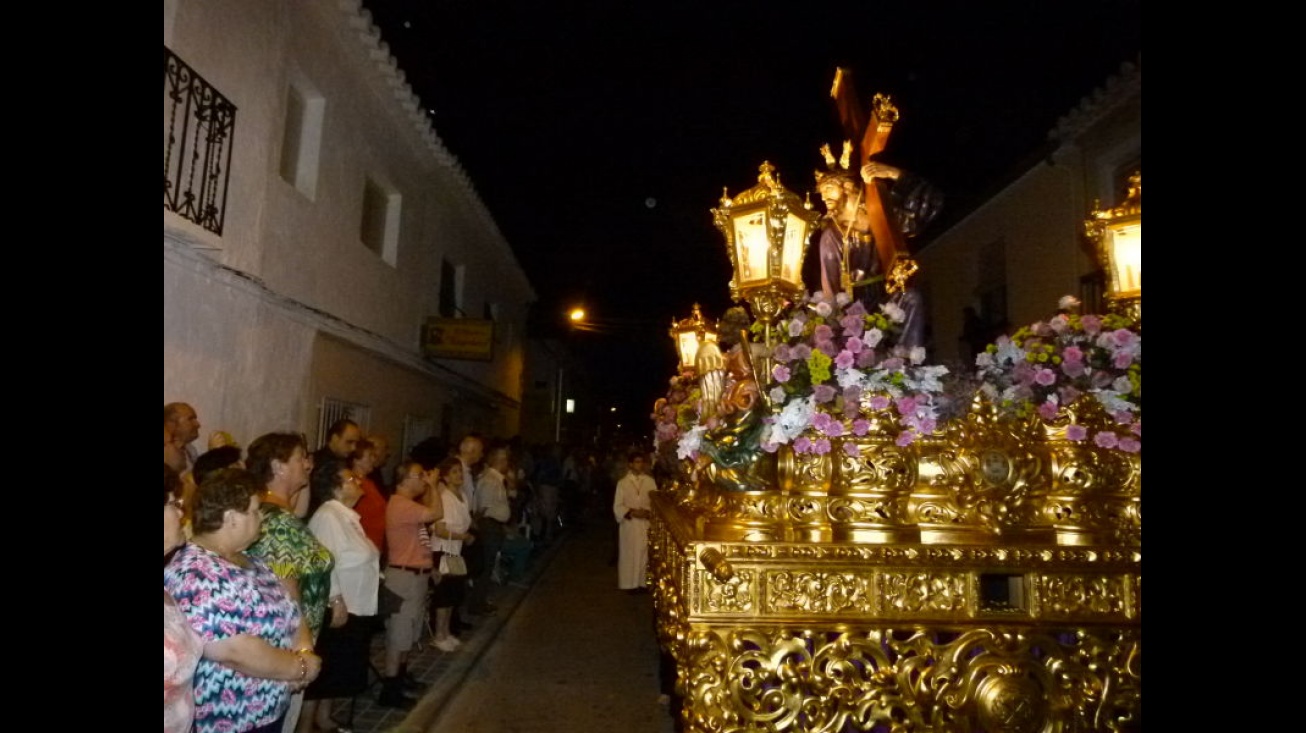 Procesión de Jesús del Perdón a su paso por la calle Virgen de Gracia en 2014