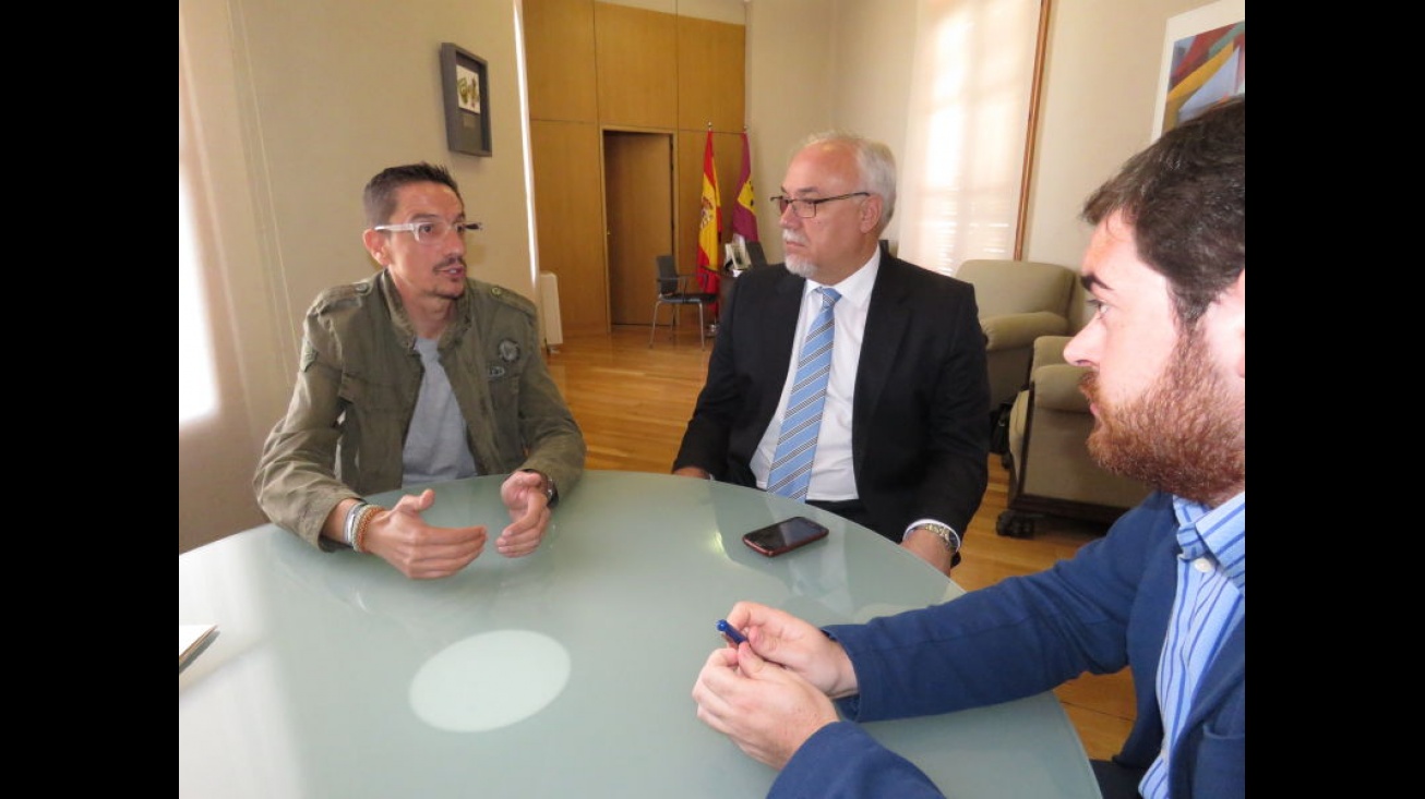 Pérez Taboada junto a Julián Nieva y Pablo Camacho durante su reunión