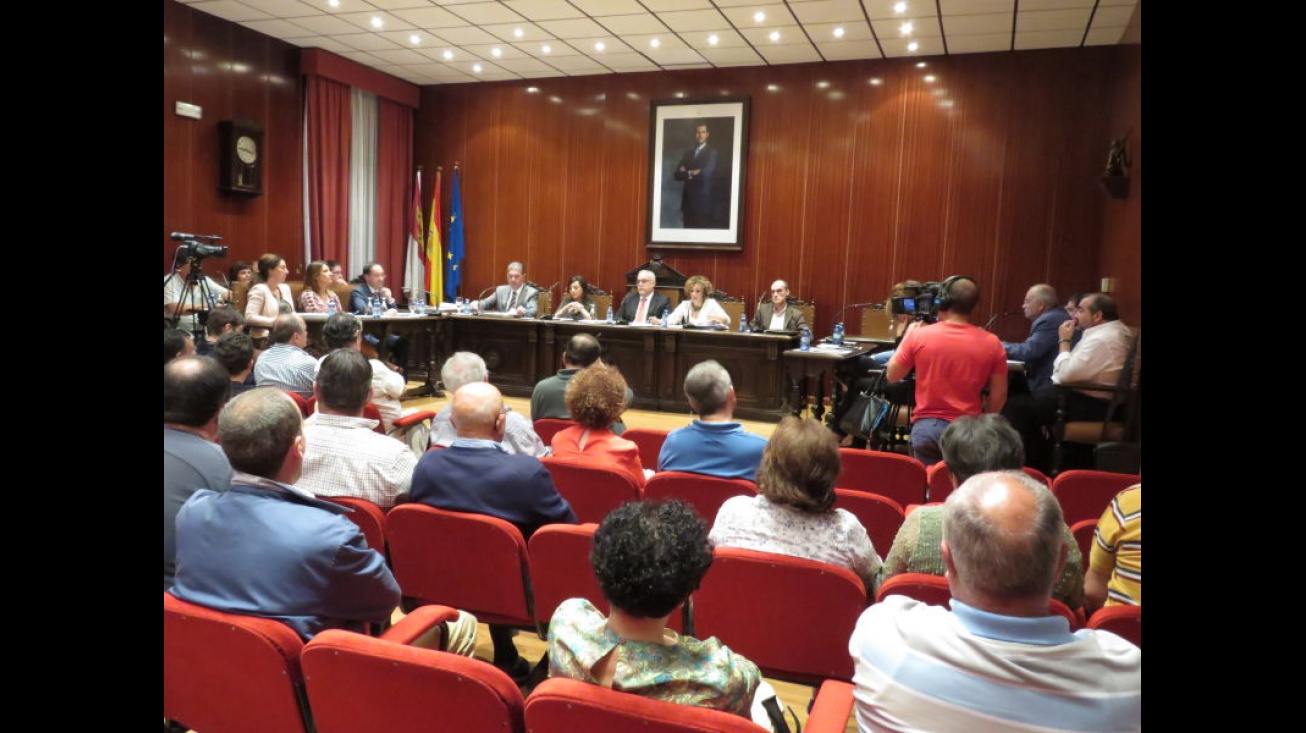 Vista del salón de plenos durante la sesión.