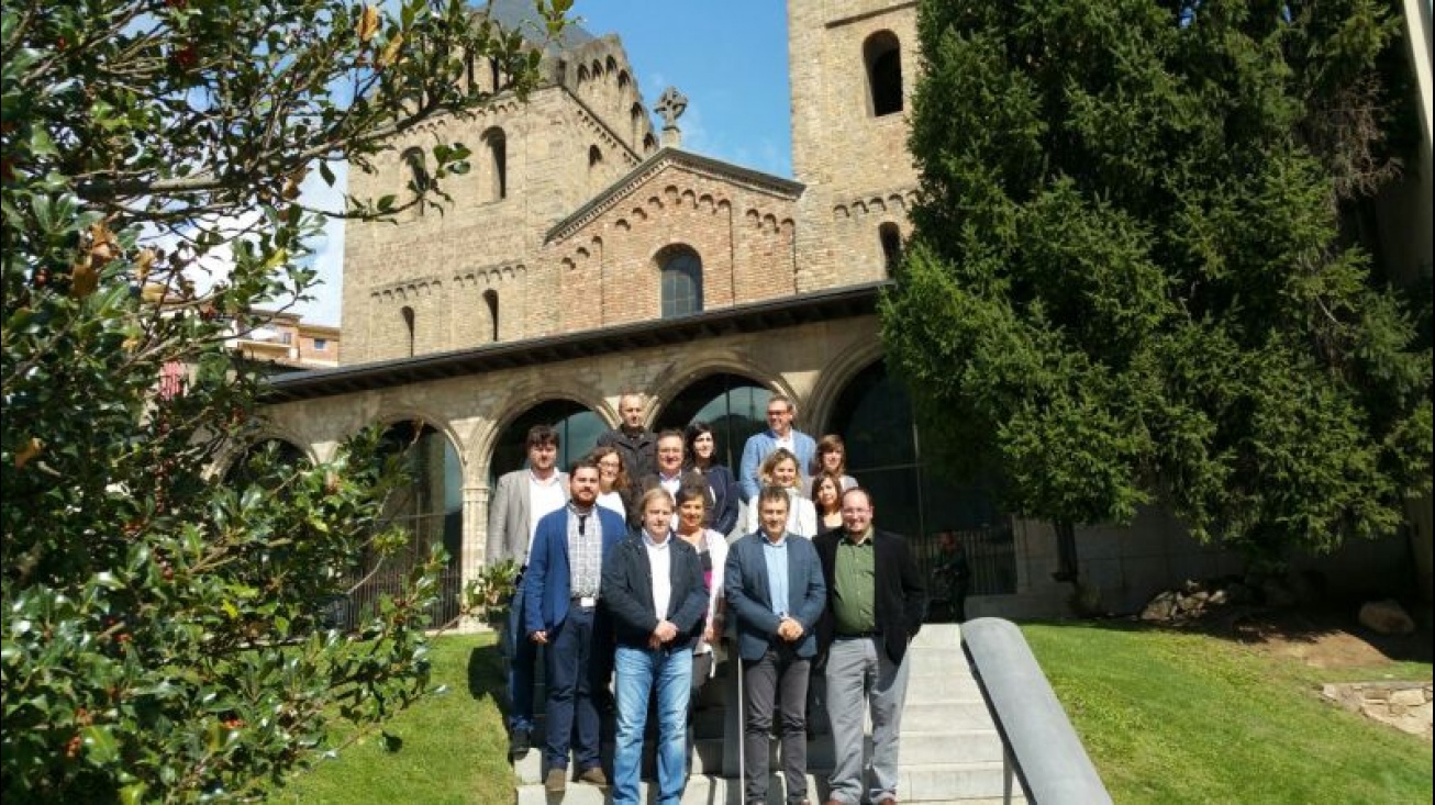 Ediles participantes en la reunión celebrada en Ripoll