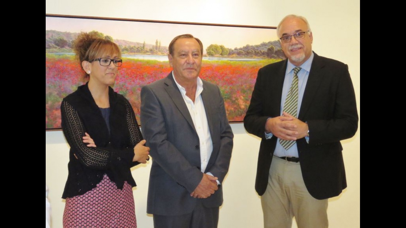 Silvia Cebrián, Salvador Patón y Julián Nieva durante la inauguración de la exposición