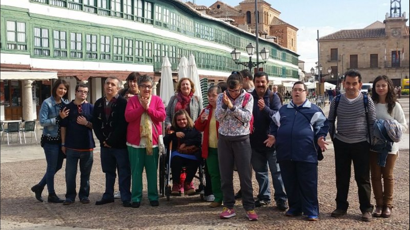 Foto del grupo en la plaza mayor de Almagro