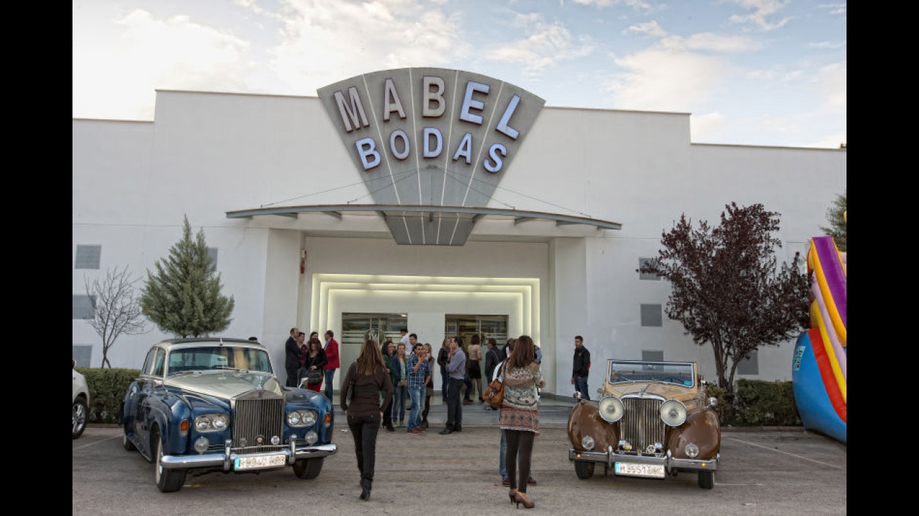 Entrada al Salón Novios en Salones Mabel