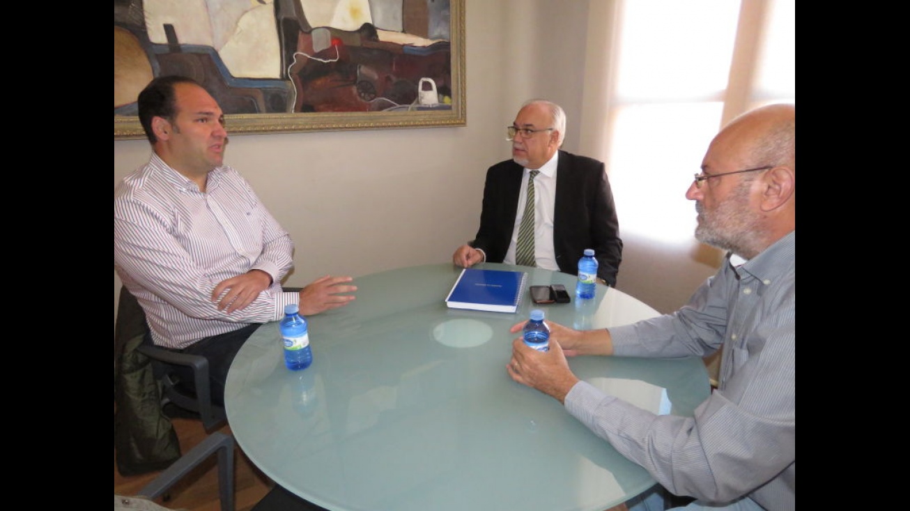 Muñoz, Nieva y Cervantes, durante la reunión