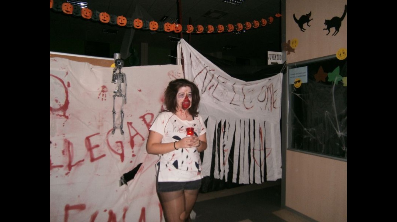 Entrada al pasaje del terror organizado con motivo de Halloween en la Casa de la Juventud