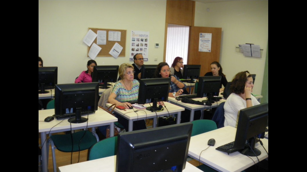 Foto de archivo del aula de informática del Centro de la Mujer