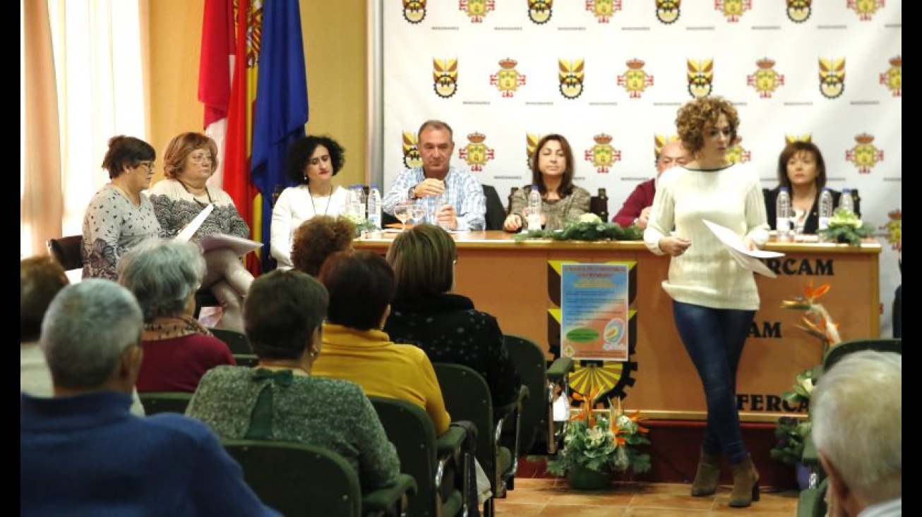 Representantes de asociaciones con la concejala Beatriz Labián en el Día del Voluntariado