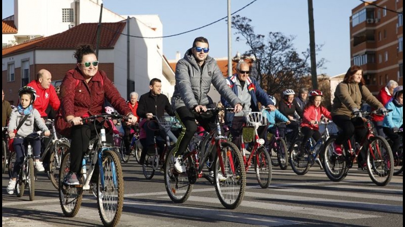 Ochocientas ciclistas participaron en la fiesta de la bicicleta por la tarde