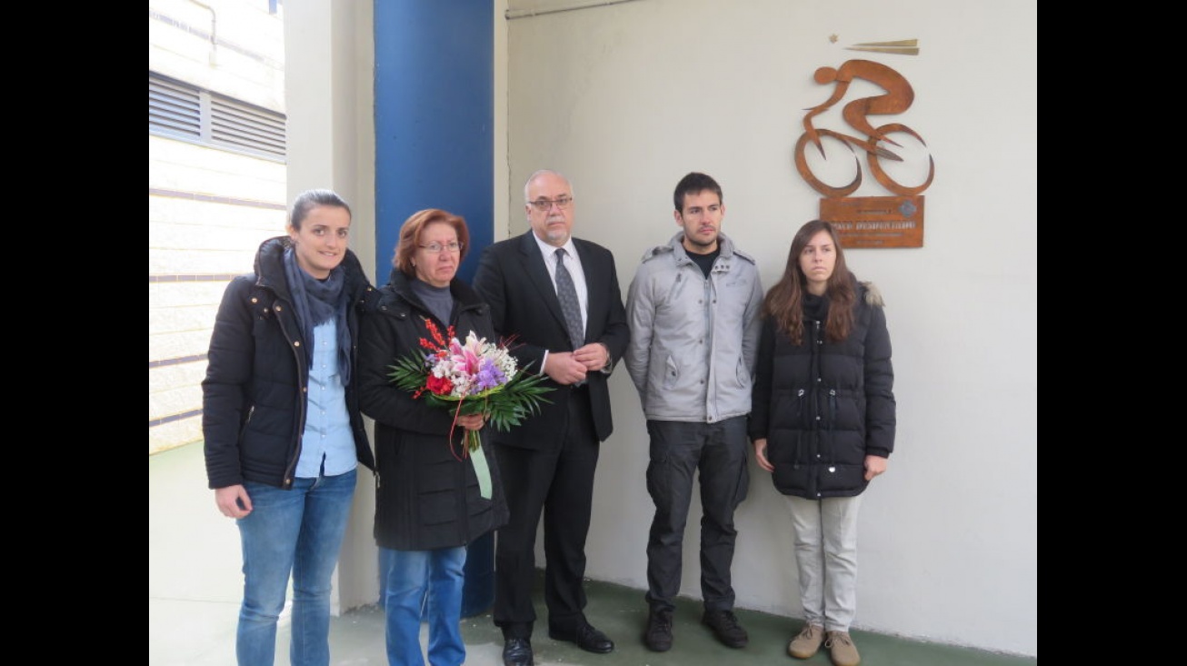 Placa en homenaje a Paco Desdentado