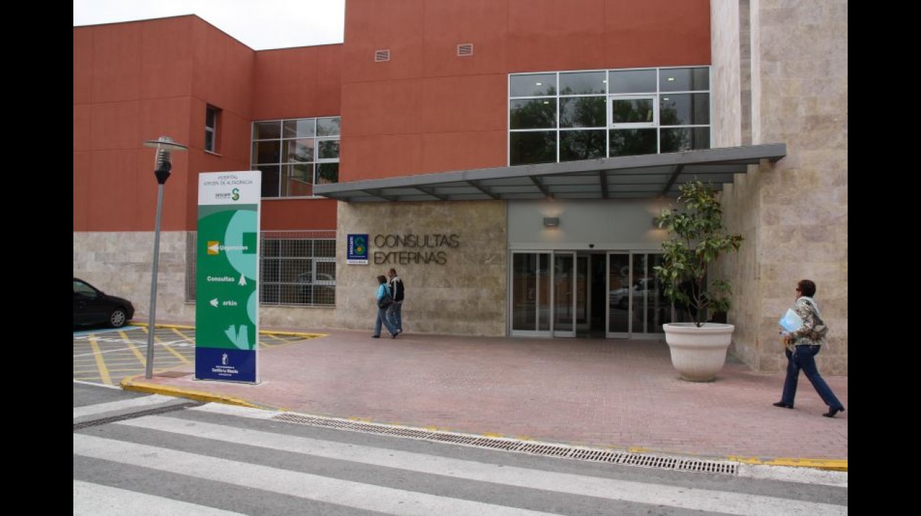 Entrada de Consultas Externas del hospital de Manzanares. Fuente: SESCAM