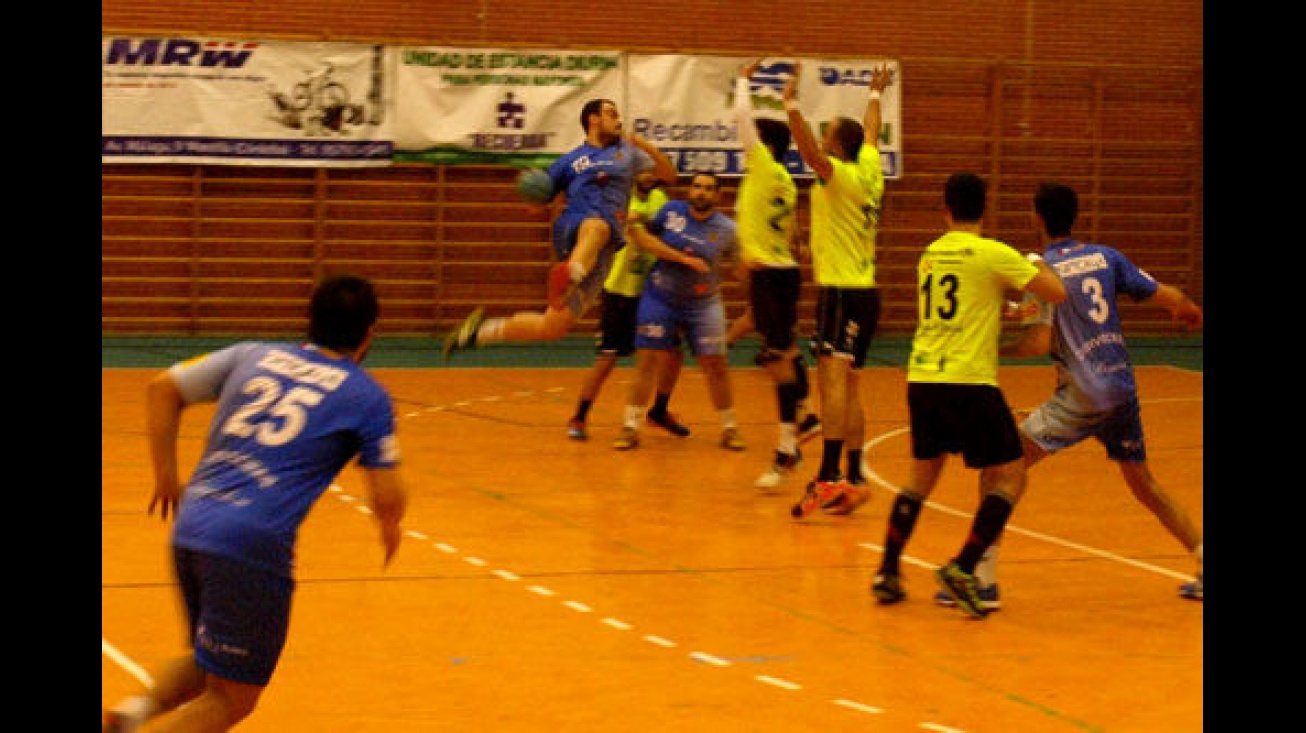 Lance del partido disputado en el feudo del BM Aguilar. Foto: bmmanzanares.com