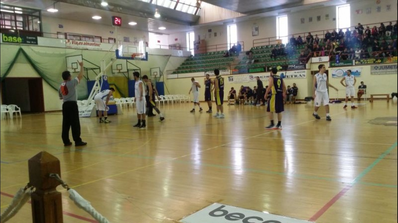 Imagen del partido en Almansa ante el Lujisa. Foto: Guadalajara Basket