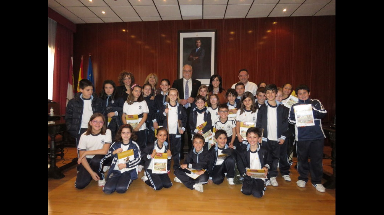 Visita del Colegio San Jose al Ayuntamiento de Manzanares