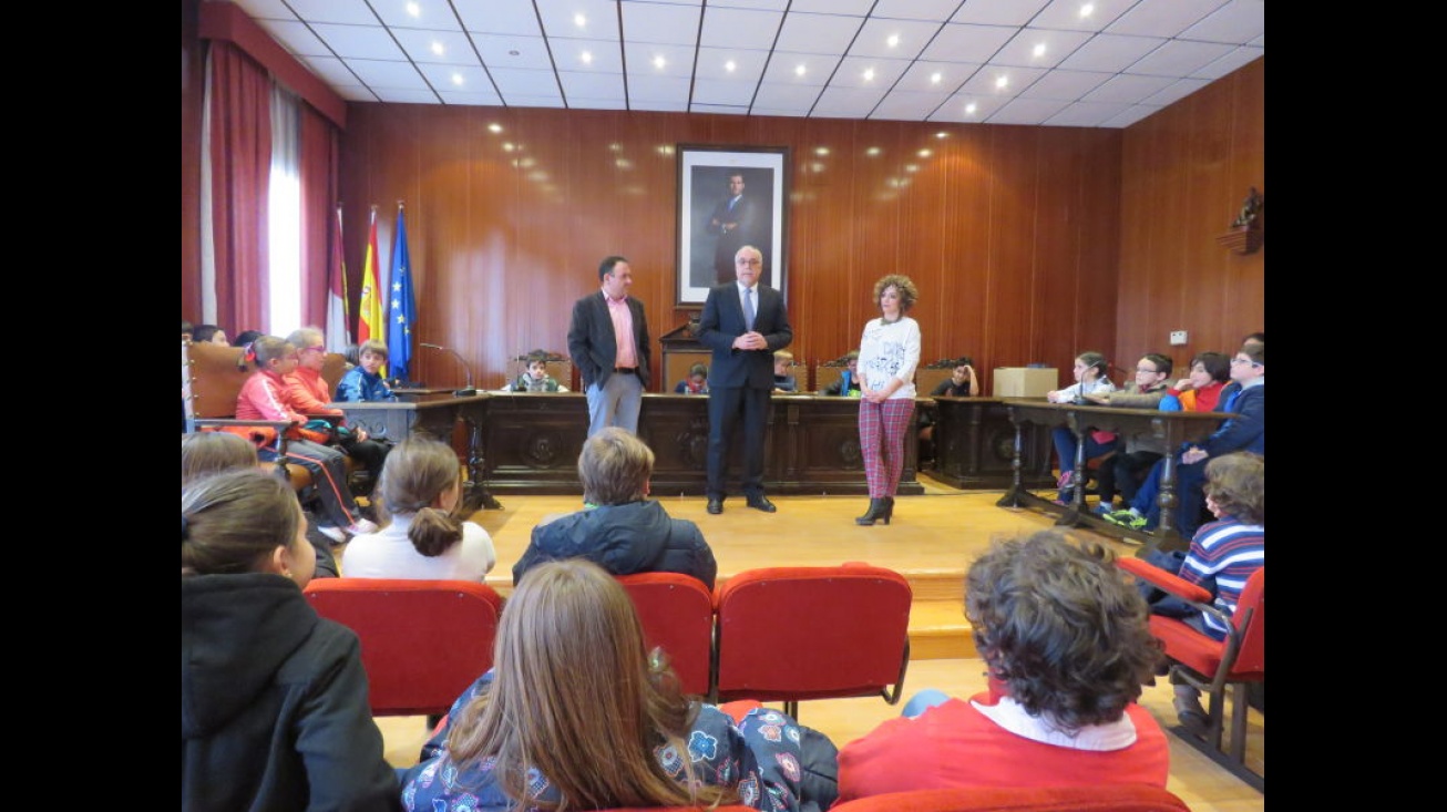 Alumnos del Colegio Altagracia en su visita al ayuntamiento