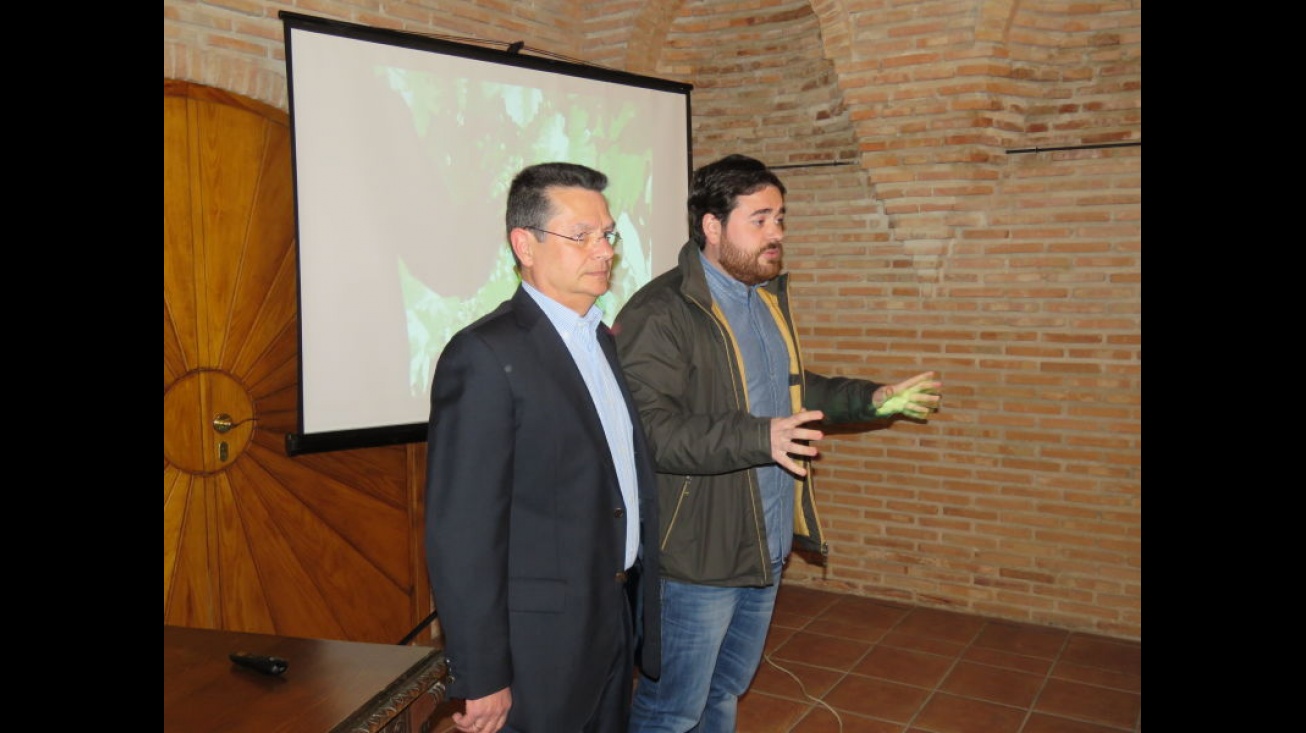 La conferencia de Gerardo Rodríguez fue presentada por Pablo Camacho, concejal de Ferias Comerciales