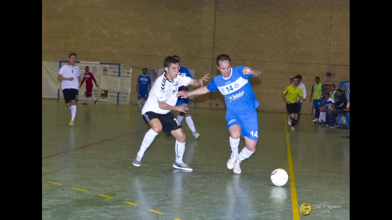 Lance del partido ante el Rivas. Foto: José A. Romero