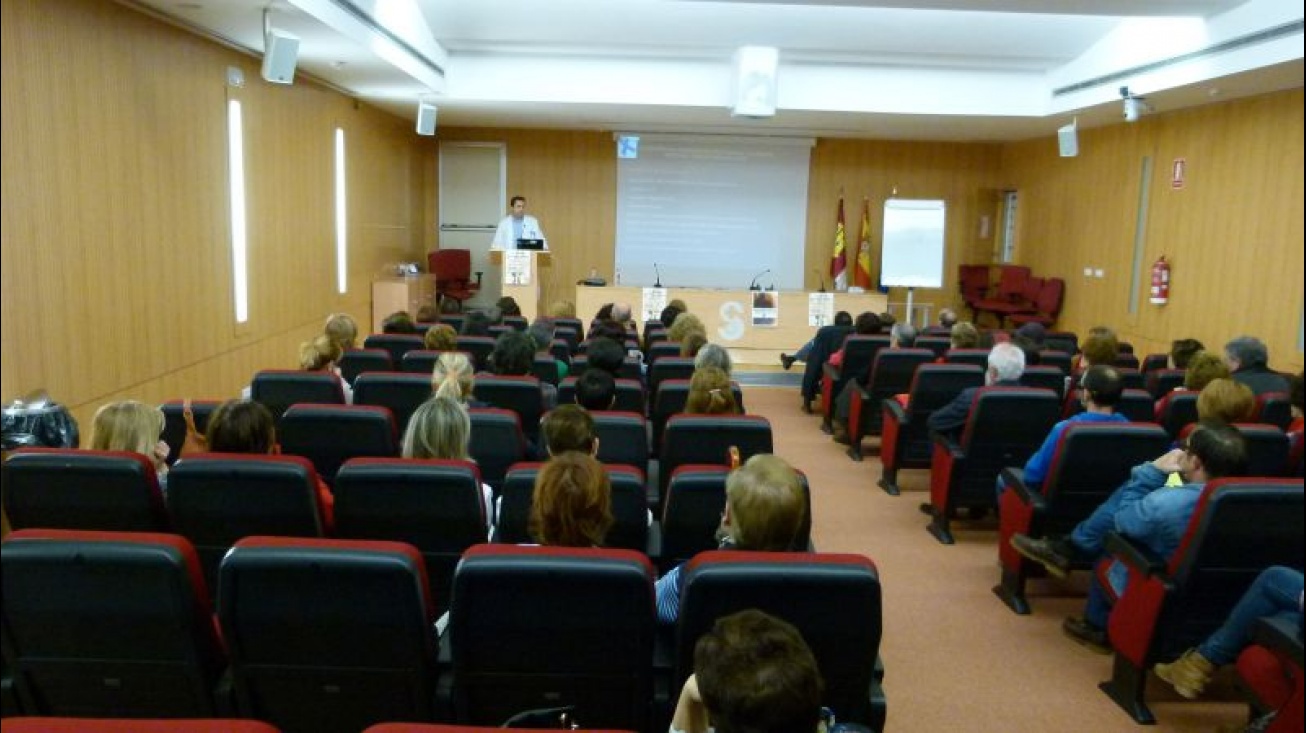 Dr. Hervías en la ponencia del Hospital de Manzanares