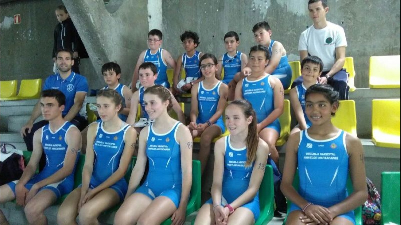 Equipo de la EM Triatlón que participó en el acuatlón